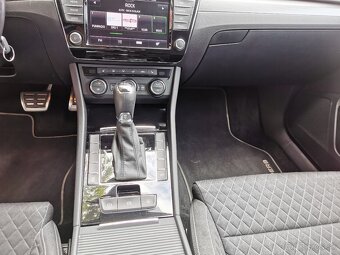 Predám Škodu Superb combi 2.0 TDI Style - 17