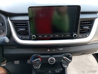 Kia Stonic 1,2i  62kW, M6 r.2021 - 17