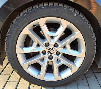 Škoda Superb combi 4x4 L&K + WEBASTO - 17