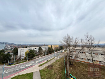 Predaj - novostavba s terasou na začiatku Karlovej Vsi - 17