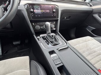 Volkswagen Passat Variant 2.0 BiTDI Highline 4MOTION DSG - 17