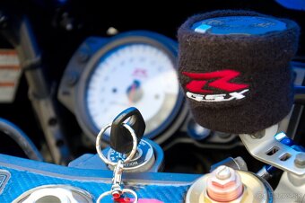 Suzuki GSX-R 1000 k4 - 17