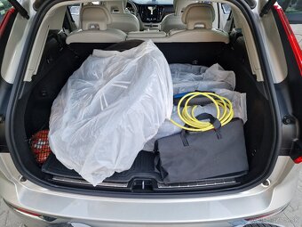 Volvo XC60 T8 Twin Engine 4x4 A/T 408k Hybrid (benz+elektr) - 17