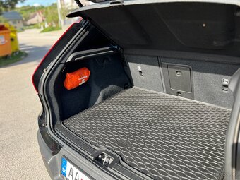 Volvo XC40 D3 Momentum A/T -- 2020 - 17