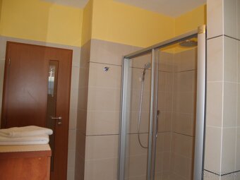 2-izb. byt s dvorom blízko centra – možný parking - 17