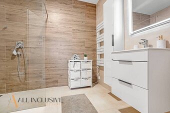 ALL INCLUSIVE | NA PREDAJ 4-IZBOVÝ RD (ČASŤ DVOJDOMU), VEĽKÉ - 17