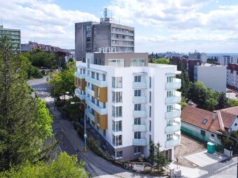 REZERVOVANÉ - 5 izbový byt s terasou s krásnym výhľadom pri  - 17