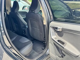 Volvo XC60 2.4D Momentum Geartronic - 17