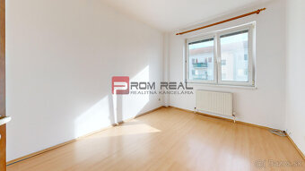 PREDAJ 3 izbový byt s 2 balkónmi v SENCI a garáž - 17