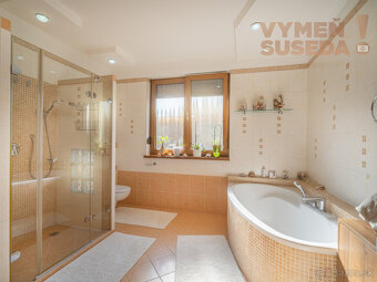 VYMEŇ SUSEDA – Na predaj výnimočný rodinný dom s bazénom, sa - 17