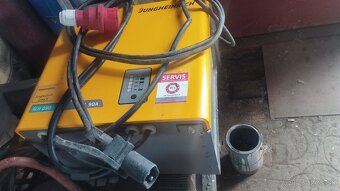 VZV Jungheinrich EFG 215 r.v2016 + NABIJACKA 90A - 17
