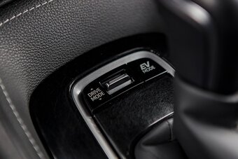 Toyota Corolla Combi 1.8 Hybrid 72kW e-CVT Executive 05/2021 - 17