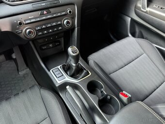 KIA SPORTAGE 1.6 GDI GOLD / 21 000 km / NEBÚRANÉ / 1.MAJITEĽ - 17