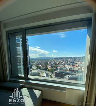 Prenájom 2 izbový byt SKYPARK s parkovaním - 17