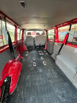 VW Transporter T5 2.5 TDI 96kw 394 000 km 2004 9 miest - 17