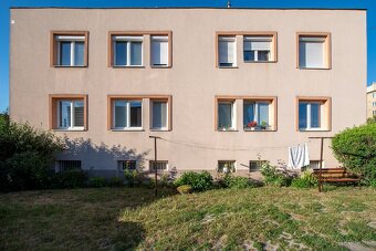 Unikátny 3-izbový byt so záhradou, bazénom, garážou a parkov - 17