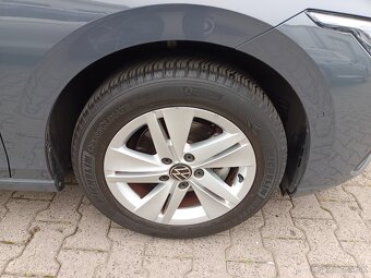 VW Golf 8 1.0TSI 81kW Manual 14tkm LED - záruka Autodraft - 17