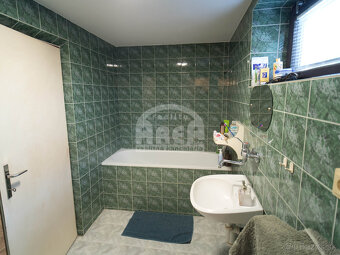 Dvojpodlažný rodinný dom v skvelej lokalite mesta Michalovce - 17