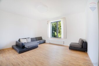 Zrekonštruovaný 5 izbový Rodinný dom s garážou a záhradou - 17