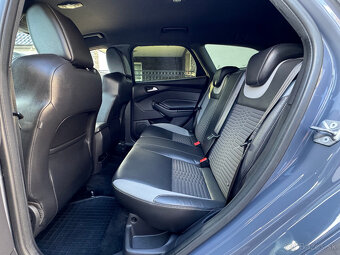 Ford Focus Kombi 2.0 ST Edition Swiss 250PS - 17