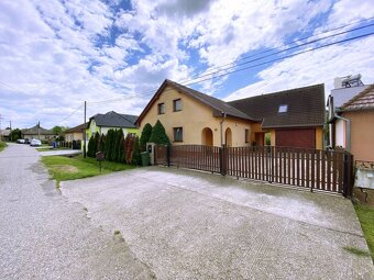 7 izbový rodinný dom s garážou,pozemok 730 m2 v obci Slatina - 17