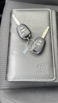 Toyota RAV4 2.2 d4d 110kw Premium XA40 - 17