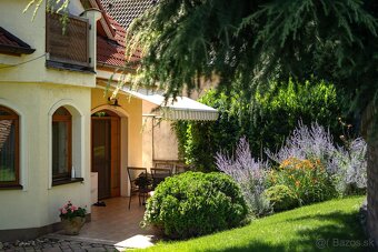 Predaj 2podlažný 6izb. rod.dom  s dvoj garážou    na Kozáck - 17