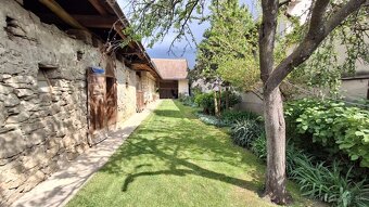 NEPREHLIADNITE - dom s veľkým pozemkom a stodolou - 17