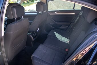 Volkswagen Passat 2.0 TDI 4Motion DSG TOP STAV - 17