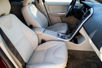 Volvo XC60 2.4D Momentum, 120kW (2011) - 17
