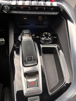 Peugeot 5008 2.0 BlueHDi 177 S&S GT EAT8 7miestne - 17