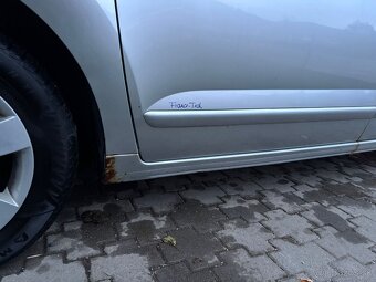 Peugeot 5008 2.0 / 2010 - 17