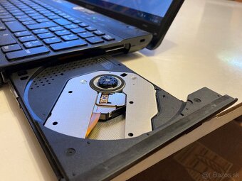 Sony Vaio i3 8GB 640GB - 17