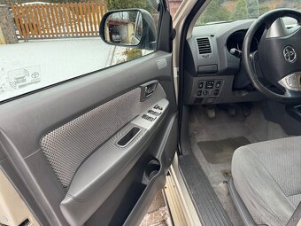 Toyota hilux REZERVOVANÉ - 17