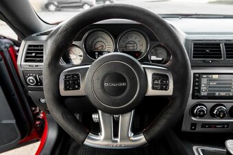 Dodge Challenger SRT8 6.4 MANUÁL 477PS - 17
