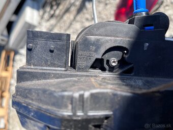 Opel Astra J 09-15 mechanizmus sťahovania okna, zámok dverí - 17