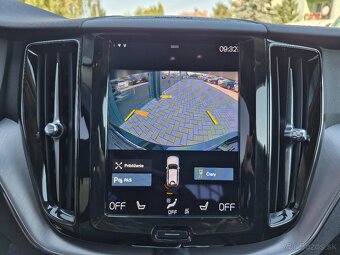 Volvo XC60 B4 Momentum AWD A/T - 17