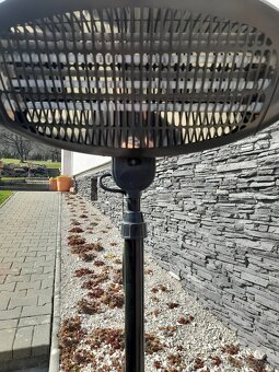Predam set okruhly,sklapaci stol plus stolicky vhodny kde-ko - 17