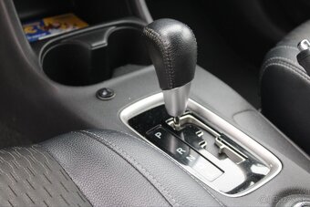 Mitsubishi Outlander 2.2 DI-D 7-MIESTNE - 17