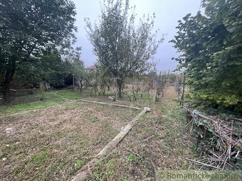 Trojizbový rodinný dom v kľudnej časti mesta Šurany - 17