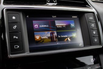 Jaguar F-Pace 2.0D 132kw 4x4 AT/8 2018 - 17