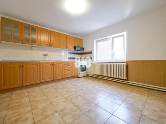 REZERVOVANÉ Čiastočne zrekonštruovaný 4 izbový rodinný dom - - 17