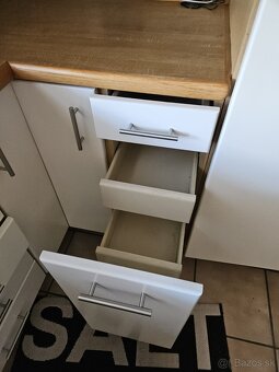 Moderná kuchynská linka so spotrebičmi - 17
