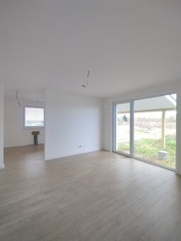 NA PREDAJ NOVOSTAVBA V ZLATÝCH MORAVCIACH - 17