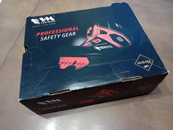 Pracovna obuv 48 - 17