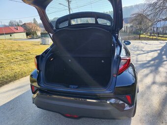 Toyota C-HR 1.8 Hybrid E-CVT rok 2021 - 17
