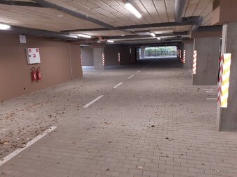 2i byt (novostavba), kryté parkovanie, veľký balkón, sklad - 17