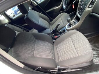 Opel Astra J 1.4i 74kW klima tempomat ČR 104tkm 2012 - 17
