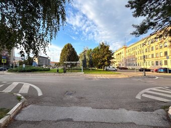 3-izbový tehlový byt v centre Nitry – Hodžova ulica, pri OC  - 17