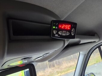 Predám chladiarenské auto dodávku Renault Master - 17